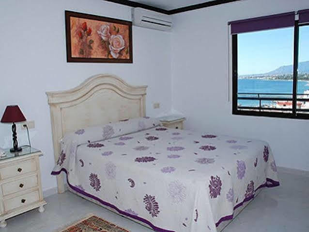 Apartamentos Mediterraneo Nerja Esterno foto