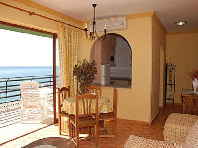 Apartamentos Mediterraneo Nerja Esterno foto